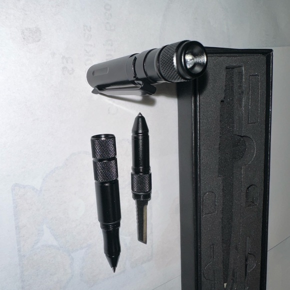 Multitool Pen with Flashlight/Tactical pen/bran new in box - Picture 4 of 4